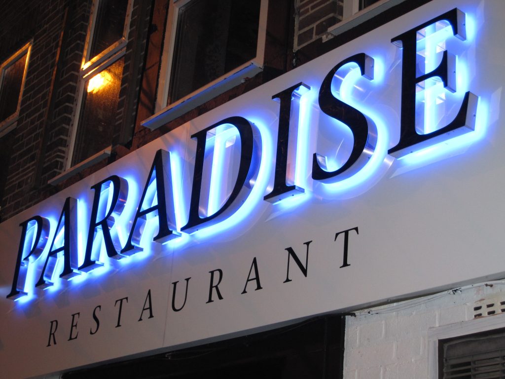 بهترین راهنمای ساخت تابلو مغازه تهران | تابلوسازی سپهر