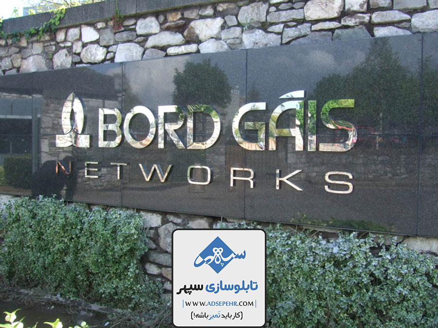 مقایسه تابلو چلنیوم و کامپوزیت و LED